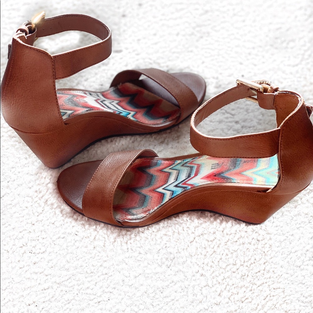 Wedge heels